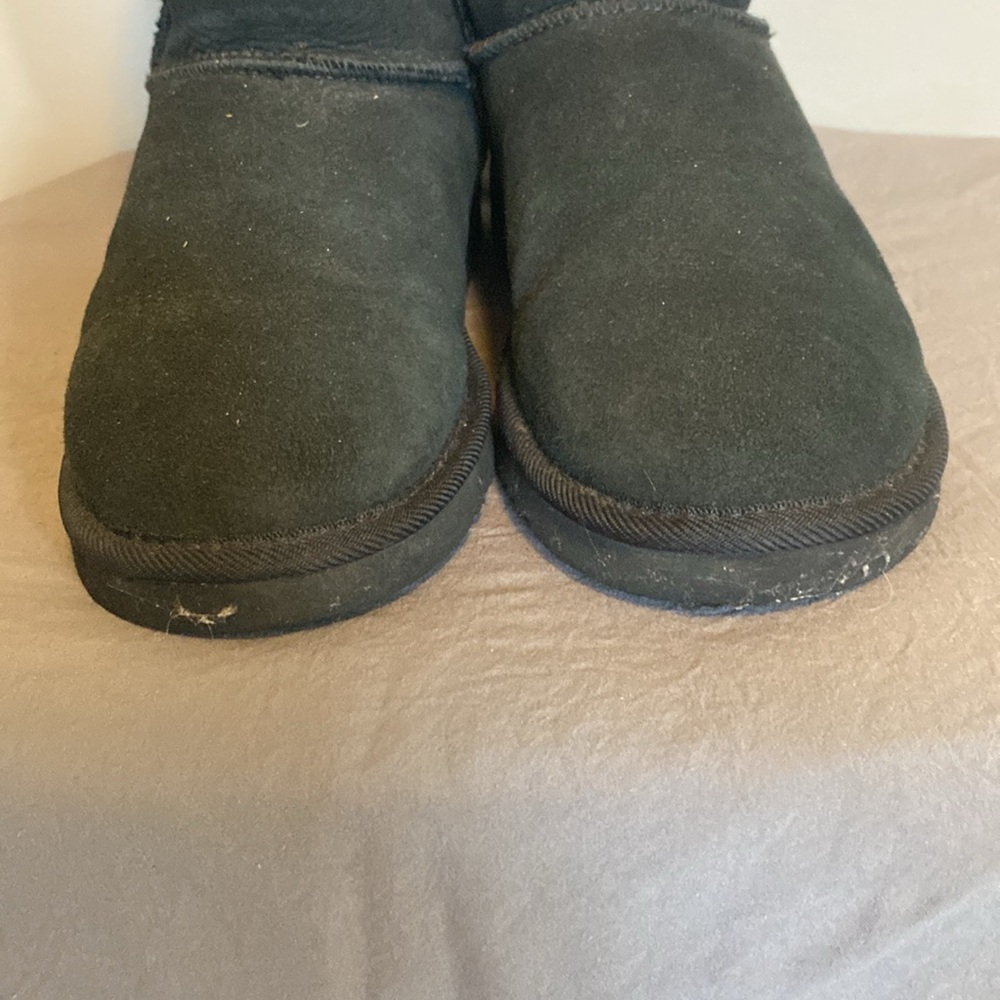 UGG Classic Short Black Boots, W7 - Picture 6 of 8